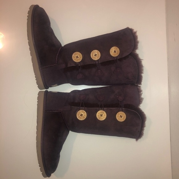 Ugg  Purple Bailey Button Size 6 - Picture 2 of 13